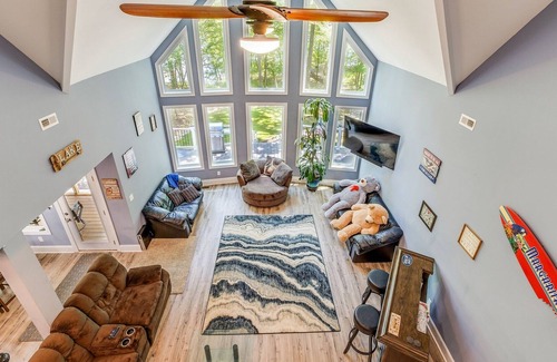 White Oak Casa | Lake Wateree Vacation Home by RedAwning