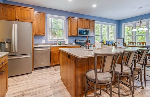 White Oak Casa | Lake Wateree Vacation Home by RedAwning