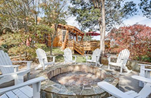 Morgan Casa | Lake Whitney Cabin with Hot Tub and Fire Pit!