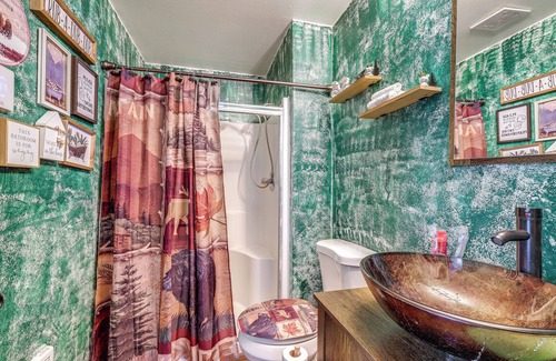 West Hills Casa | Lake William Symington Getaway w/Hot Tub & Dock!
