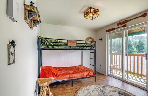 West Hills Casa | Lake William Symington Getaway w/Hot Tub & Dock!
