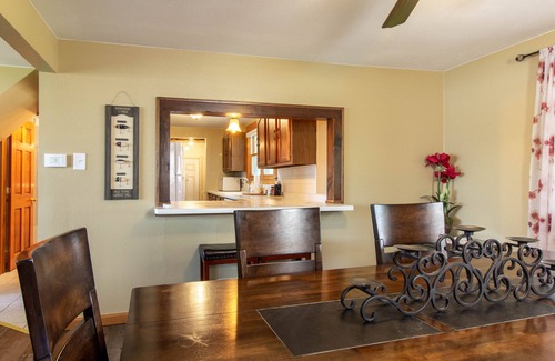 Black Wolf Casa | Lake Winnebago Water Front! Fishing! Boating! Quiet Bay! EAA!