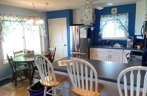 Black Wolf Casa | Lake Winnebago Water Front! Fishing! Boating! Quiet Bay! EAA!