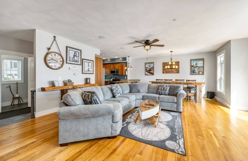 Weirs Beach Casa | #NH's # 1 Lake. Lago Winnipesaukee !!! Playa, Hidromasaje / piscina, Voleibol, Playa 🍻