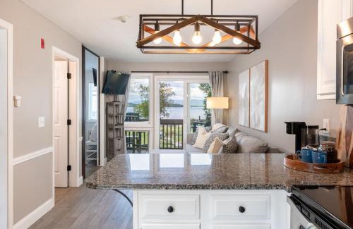 Gilford Complejo | Lake Winni Condo, Views for Miles