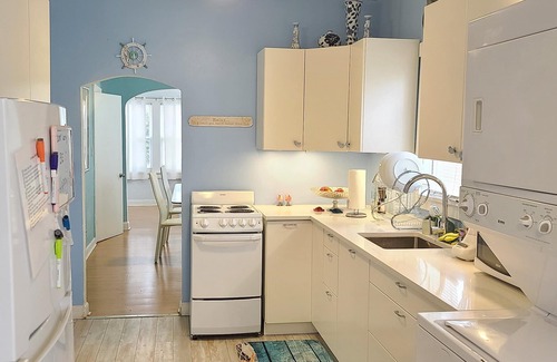 Lake Worth Cabaña | Lake Worth Beach Paradise Cove Cottage - 2-1 Bedroom