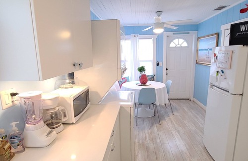 Lake Worth Cabaña | Lake Worth Beach Paradise Cove Cottage - 2-1 Bedroom