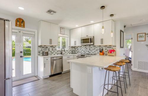 Seminole Manor Casa | Lake Worth Retreat with Fire Pit 5 Mi to Beaches!