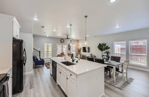 Grand Prairie Casa | Lakecrest 4-bedroom house with AC in Grand Prairie