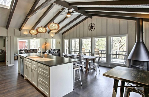 Pottsboro Cabina | 'Retiro Lakecrest' - ½ Mi al lago Texoma Marina!