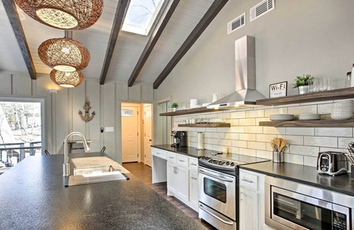 Pottsboro Cabina | 'Retiro Lakecrest' - ½ Mi al lago Texoma Marina!