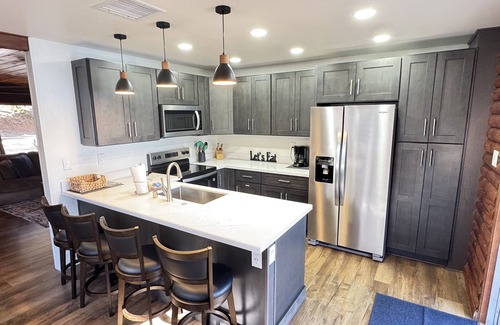 Lakehead Cabina | Lakefront #1 Cabin on Acre, Kayaks, Paddle Boards - Shasta Lakeshore Retreat #4