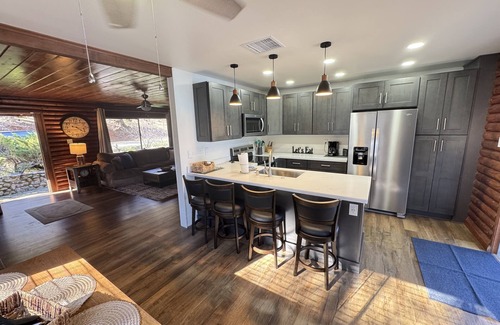 Lakehead Cabina | Lakefront #1 Cabin on Acre, Kayaks, Paddle Boards - Shasta Lakeshore Retreat #4
