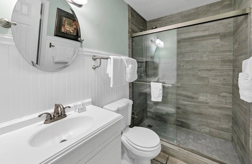 Miramar Beach Cabaña | Lakefront 120 1 Bedroom Condo by Redawning