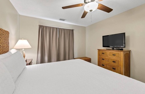 Miramar Beach Cabaña | Lakefront 120 1 Bedroom Condo by Redawning