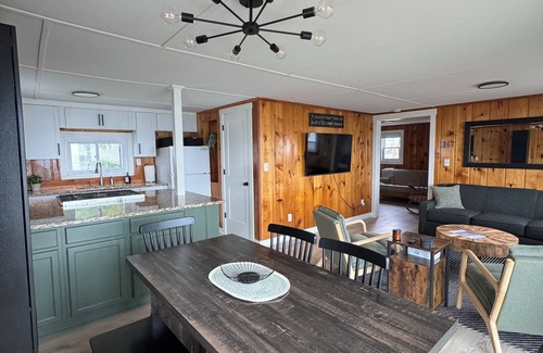Paris Cabaña | Lakefront 2 Bedroom Cottage Getaway on Chippewa Lake, Michigan