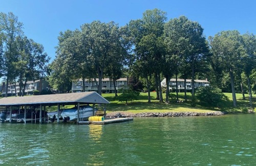 North Shore Casa | Lakefront! 2-bedroom townhome at Smith Mountain Lake