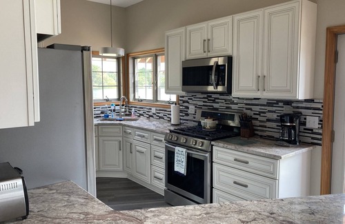 Brooklyn Casa | Lakefront hot tub, year round peace, nearby wineries, no close neighbors, beach!