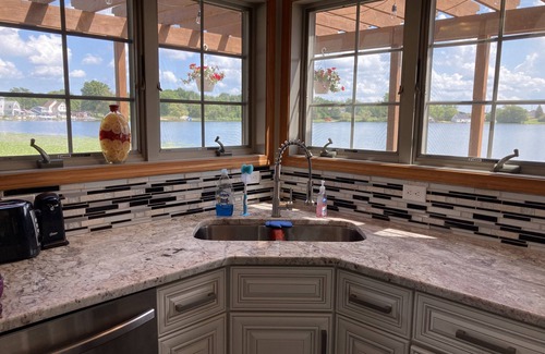 Brooklyn Casa | Lakefront hot tub, year round peace, nearby wineries, no close neighbors, beach!