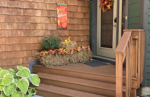 Brooklyn Casa | Lakefront hot tub, year round peace, nearby wineries, no close neighbors, beach!