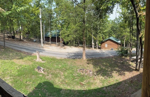 Shell Knob Cabina | Lakefront 2BR Cabin - Pool-Hot Tub-Dock/Steps to Table Rock Lake + Branson Fun