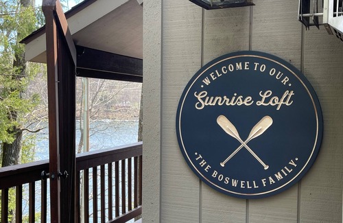 Thayerville Casa | Lakefront, 3 Amazing Decks, Tennis/Pickle Ball, Boat Slip, Hot Tub, Bed Swing