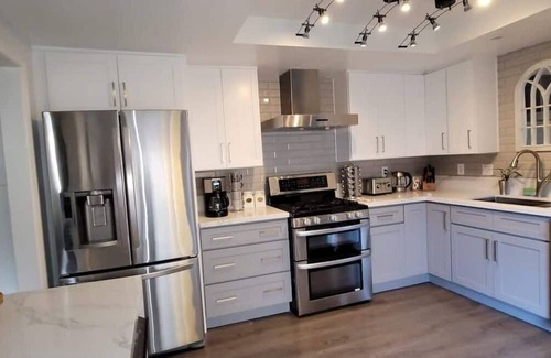 Agoura Hills Casa | Lakefront 3 Bedroom house with breath taking views