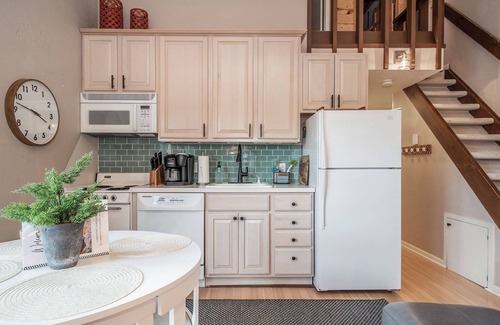 Gaylord Casa | Lakefront 3 Bedroom Townhome - Fall colors and Quaint Towns - Sleeps 8