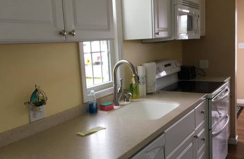 Bloomfield Township Cabaña | Lakefront 3-bedroom cottage at Canadohta Lake with AC- wifi-gas fireplace