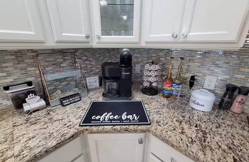 Dandridge Casa | Lakefront - 3 Levels of Amazing!