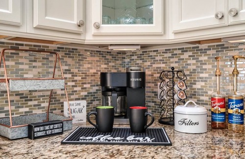 Dandridge Casa | Lakefront - 3 Levels of Amazing!
