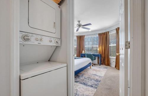 Tallahassee Casa | Lakefront 3BD - Ping Pong, Movie Nights - Near FSU