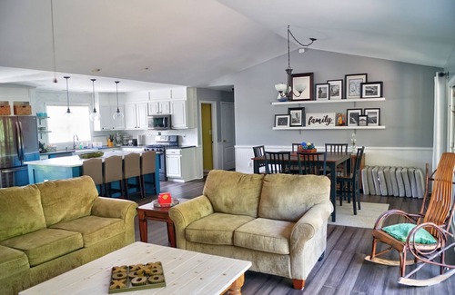 Mineral Casa | ¡PRECIOS REDUCIDOS PARA AGOSTO!, 4 HAB, 4 BA. SALA DE ARCADE!