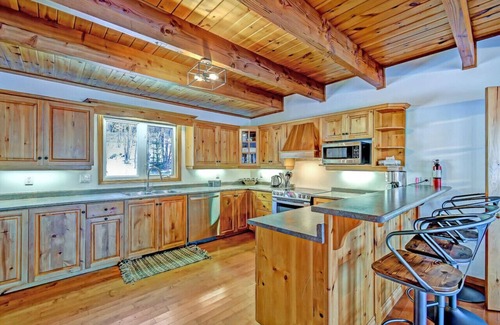 Algonquin Highlands Apartamento | Lakefront, 4000sq/f, Gym, Beach, Hot Tub, Sauna