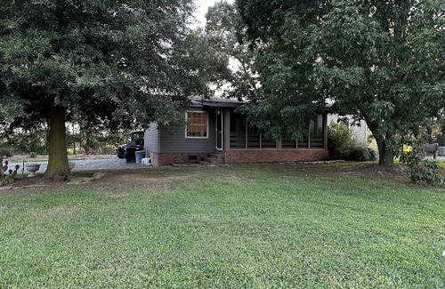 Union County Casa | Lakefront 4acre Lake Close to Charlotte Perfect for Weddings+Venues+Family Fun
