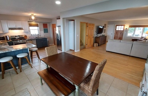 Vermilion Casa | Lakefront - 4BR w/Hot Tub & Sauna