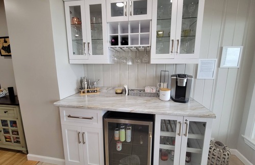 Vermilion Casa | Lakefront - 4BR w/Hot Tub & Sauna