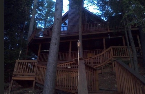Chestertown Cabina | Lakefront 5-bedroom+loft cabin w/ WiFi, AC near Chestertown in Adirondack Park.
