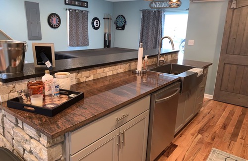 Northwest Casa | Lakefront 6 Bedroom Home on Beautiful Nettle Lake with Outdoor Tiki Bar !!