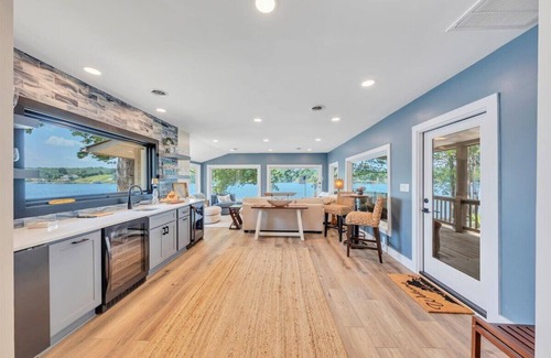 Moneta Casa | Lakefront 600 ft shore with beach & 28x28 ft deck, 4 King & 3 Twin beds for 11