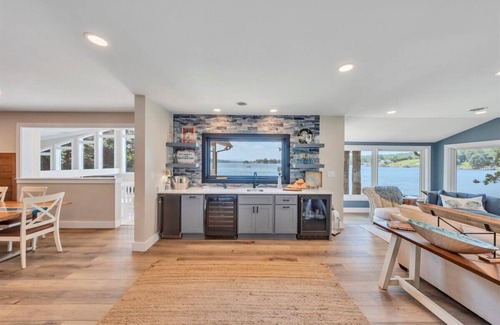 Moneta Casa | Lakefront 600 ft shore with beach & 28x28 ft deck, 4 King & 3 Twin beds for 11