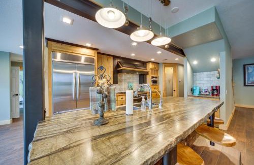Afton Casa | Lakefront Afton Home with Hot Tub and Game Room!