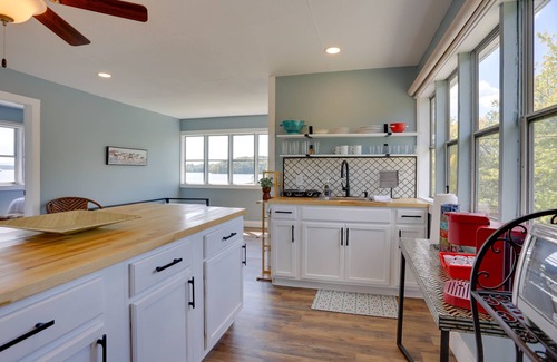 Centre Cabina | Lakefront Alabama Escape w/ Boat Dock & Fire Pit!