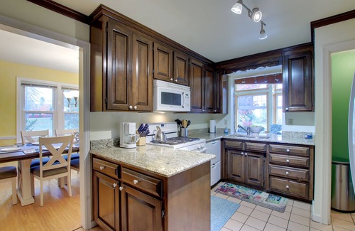 Algoma Casa | Lakefront Algoma Home w/ Deck, Grill & Fireplace