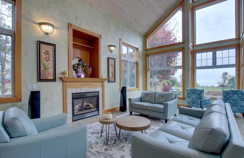 Algoma Casa | Lakefront Algoma Home with Deck, Grill and Fireplace