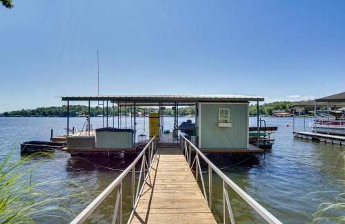 Gravois Mills Casa | Lakefront and Dog-Friendly Gem in Gravois Mills