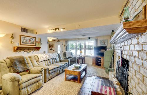 Gravois Mills Casa | Lakefront and Dog-Friendly Gem in Gravois Mills