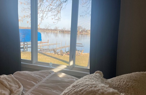 Excelsior Casa | Lakefront at historical Excelsior-Lake Minnetonka