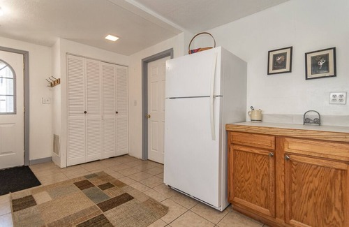 Geneva-on-the-Lake Casa | Lakefront, awesome views, water access, center strip, private, parking.