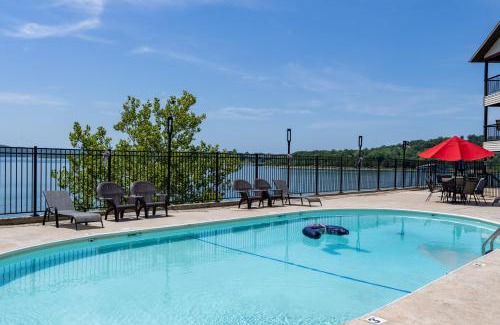 Kimberling City Apartamento | Lakefront, Balcony Condo Near Silver Dollar City